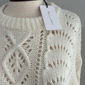 NWT Bloomingdale’s Cream Sweater